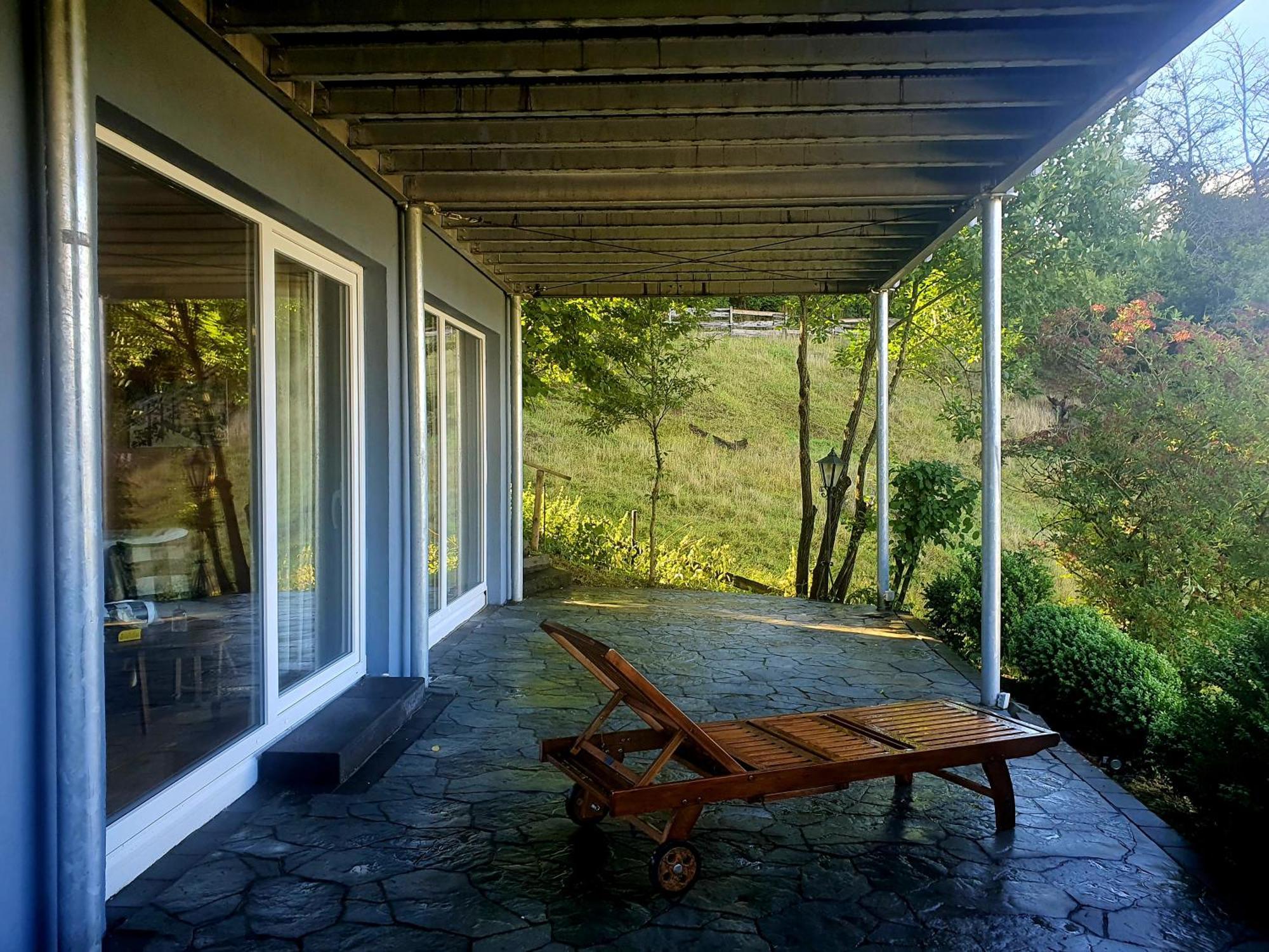 River Mosel Holiday Homes, Meerfeld Studio With A Lake View Exterior foto